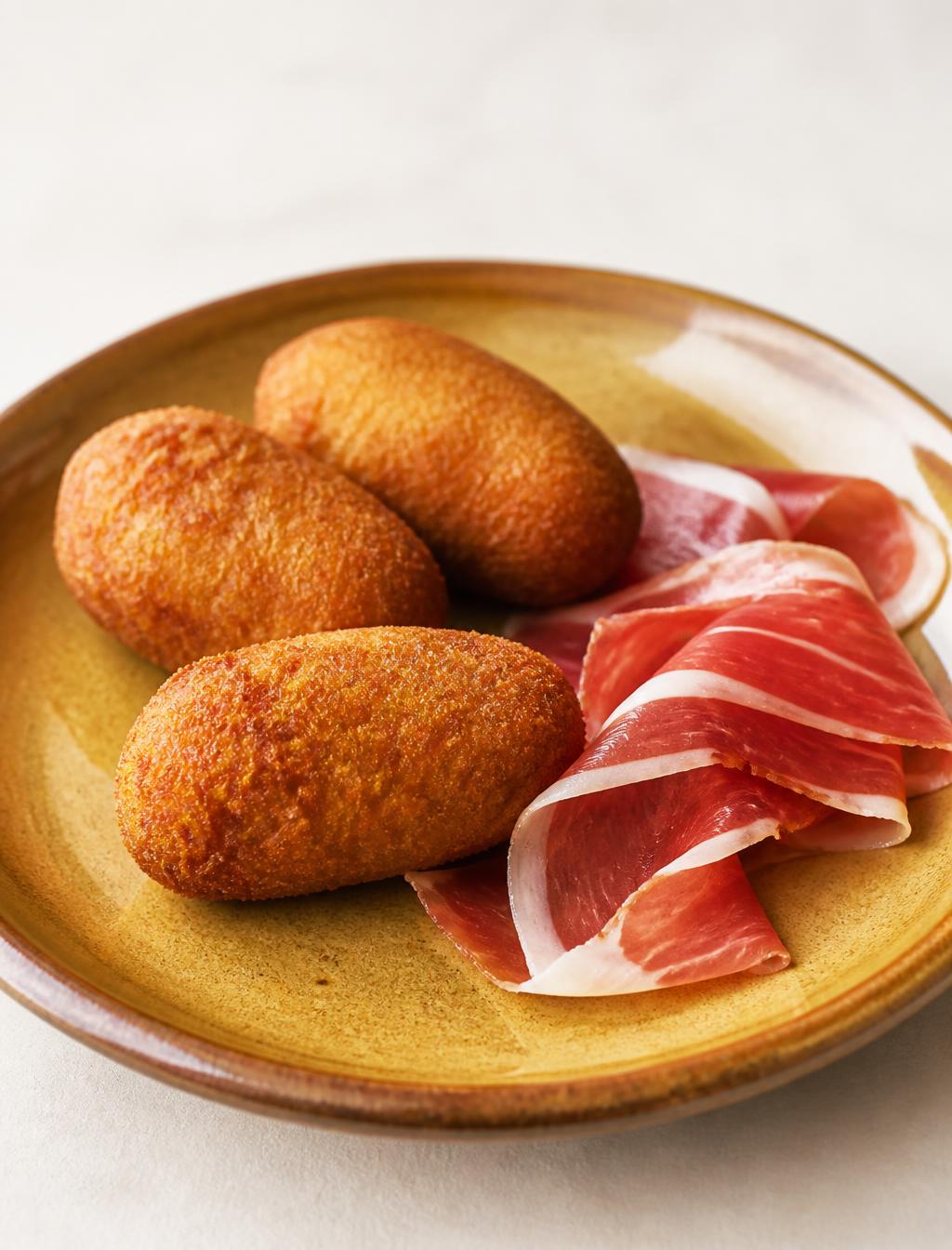Croquetas servidas: como parte de una experiencia